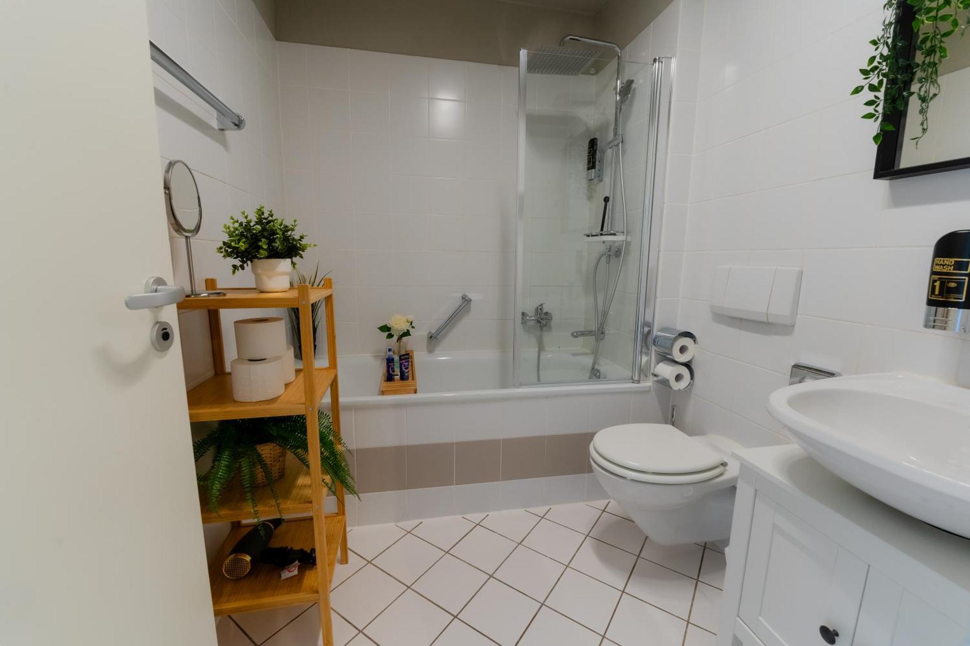 !!NEU!! Deluxe Apartment I Balkon I Küche I Parken I WLAN I Netflix Magdeburgo Exterior foto