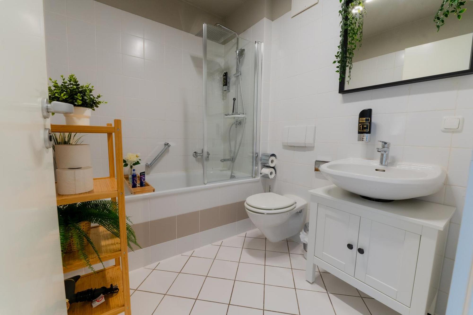 !!NEU!! Deluxe Apartment I Balkon I Küche I Parken I WLAN I Netflix Magdeburgo Exterior foto